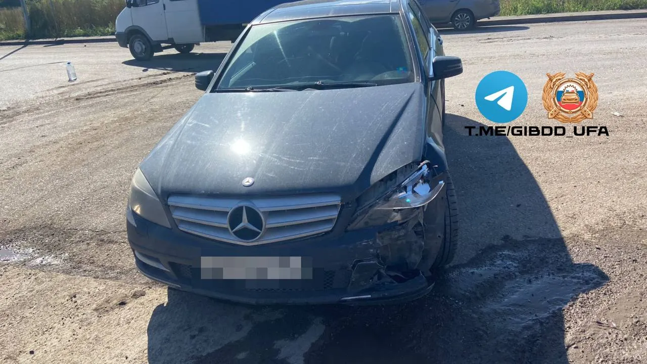 Авария с тремя машинами в Уфе закончилась госпитализацией молодой водительницы