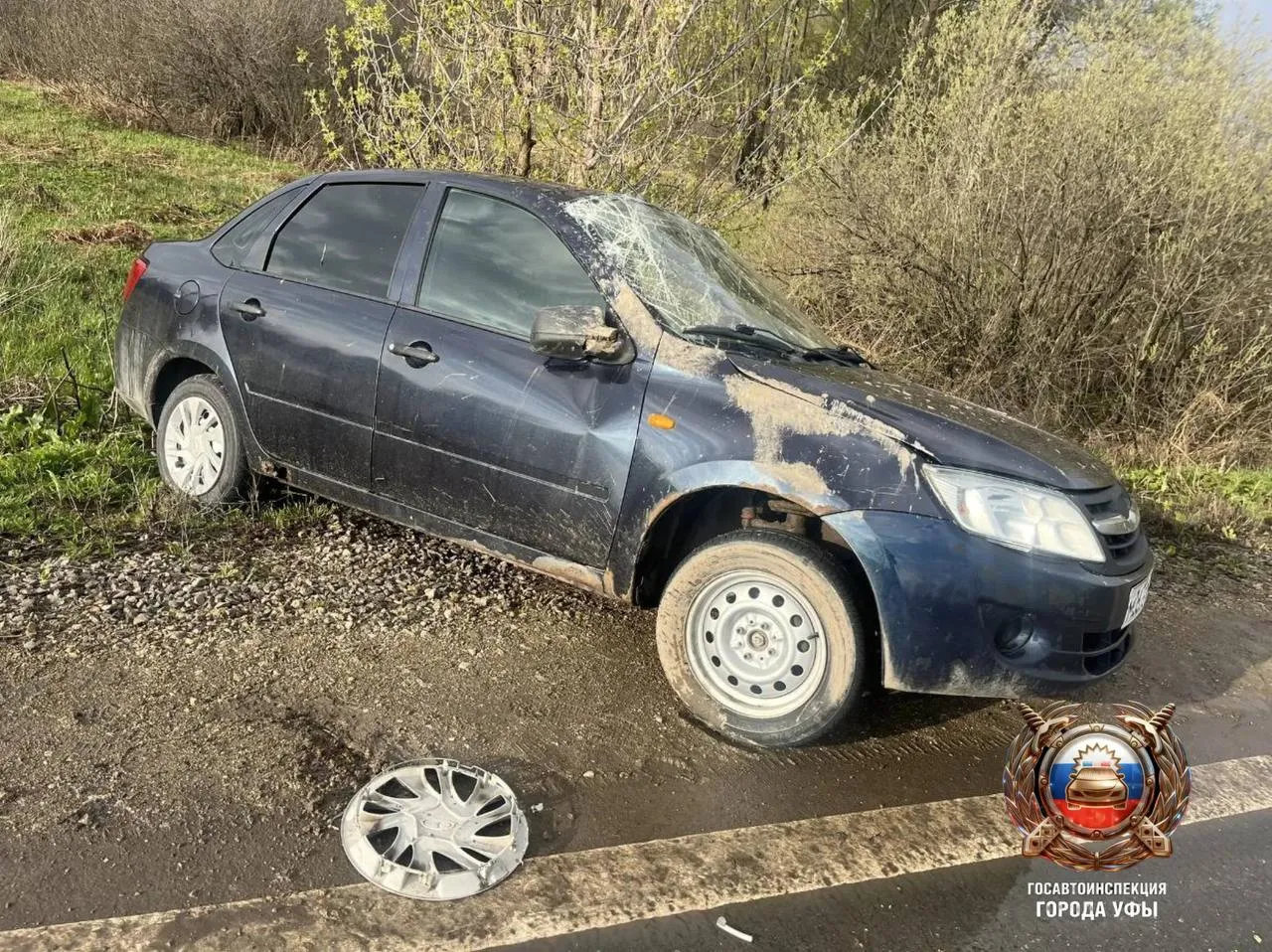 В Уфе водитель «Лады Гранты» пострадал при опрокидывании автомобиля